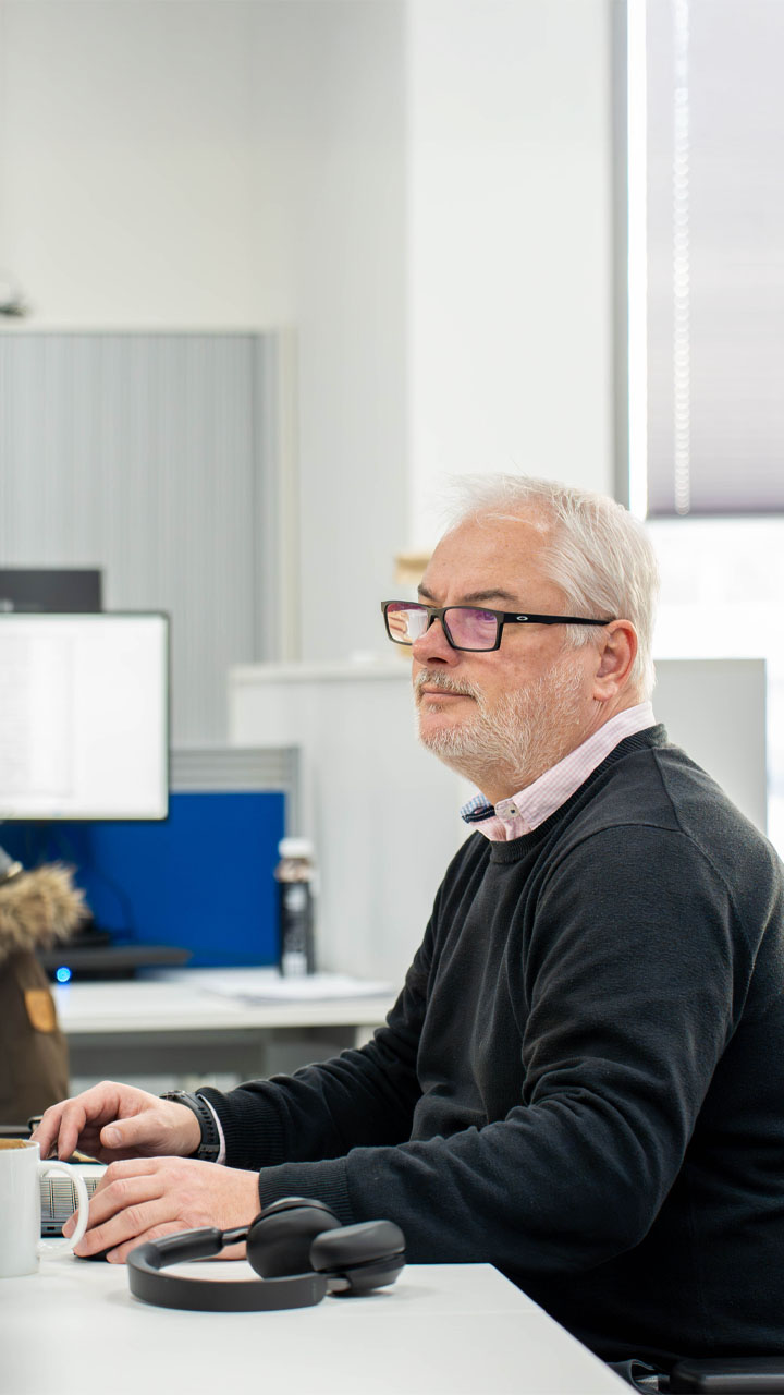 Transformation & Change consultant in a meeting with a customer